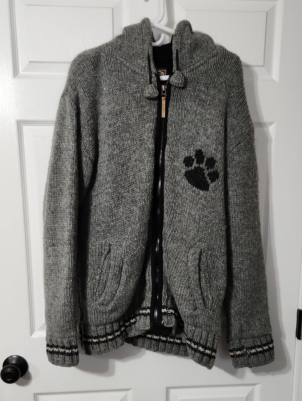 Kyber Outerwear Gray Insulated Zippered Cardigan with Paw Print, Size XL, Wool